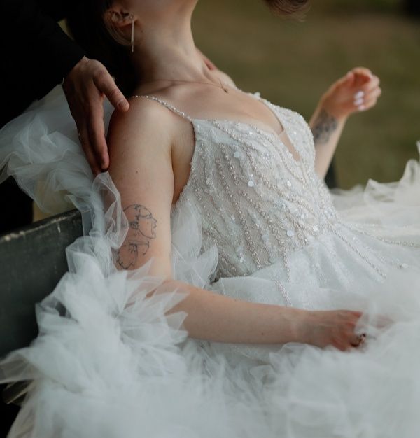 Suknia ślubna z ozdobną górą księżniczka