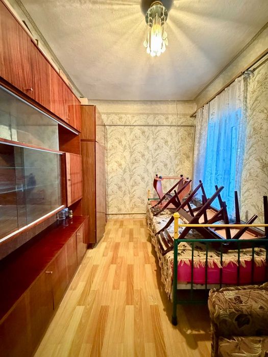 Продаю 2-кімнатну квартиру на землі, на розі вул. Даля та Кузнецької. Ц5