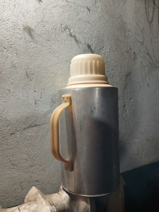 Продам термос 3л