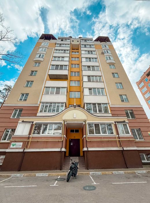 Комерція Буча великий цоколь ЖК "Паркова Оселя" поряд Бучанський Парк