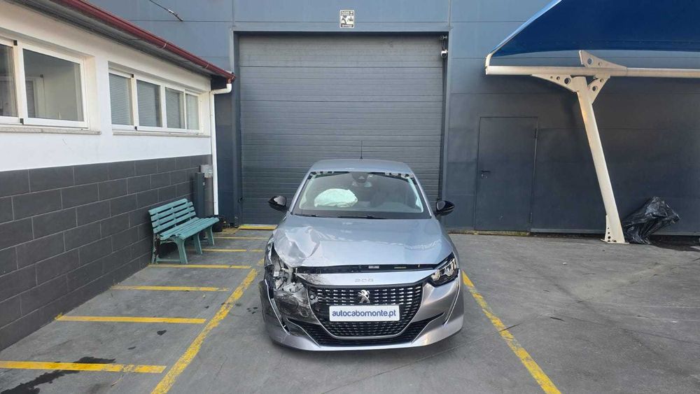 Peugeot 208 1.2 PureTech Allure  -  Salvado