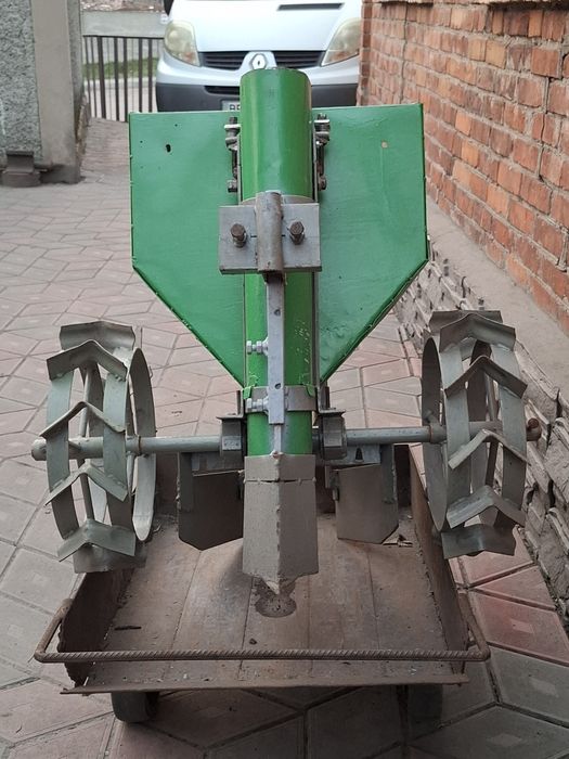 Картоплесаджалка однорядна