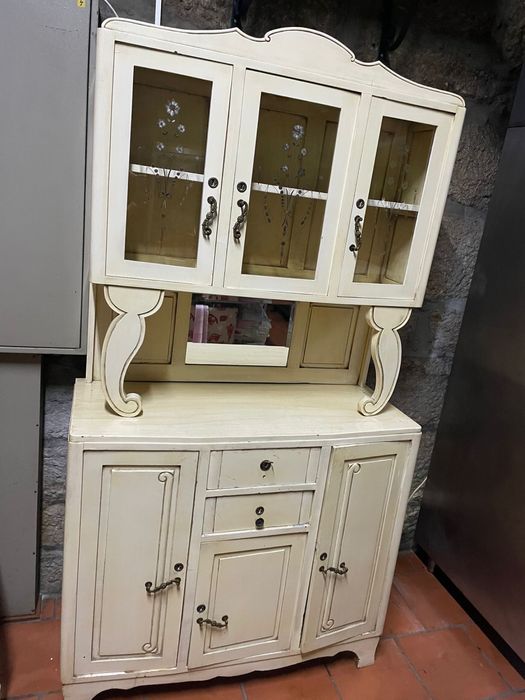 Movel Vintage bem estimado, com as medidas 195x104x42