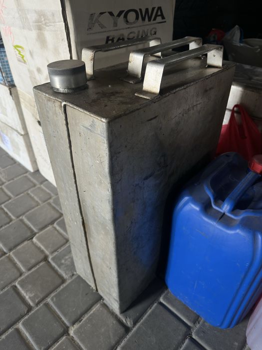 Продам канистры под топливо