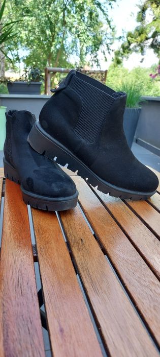 Świetne zamszowe botki