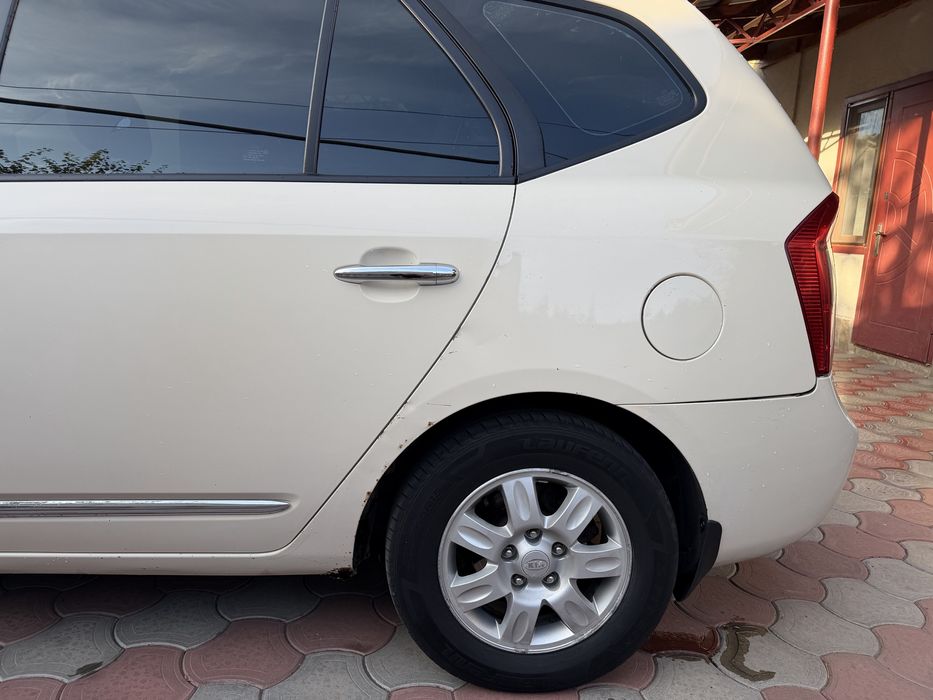 Продам Kia Carens 2009 год 2.0 Бензин Автомат