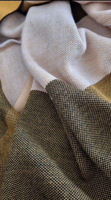 Piękny sweterek uniwersalny