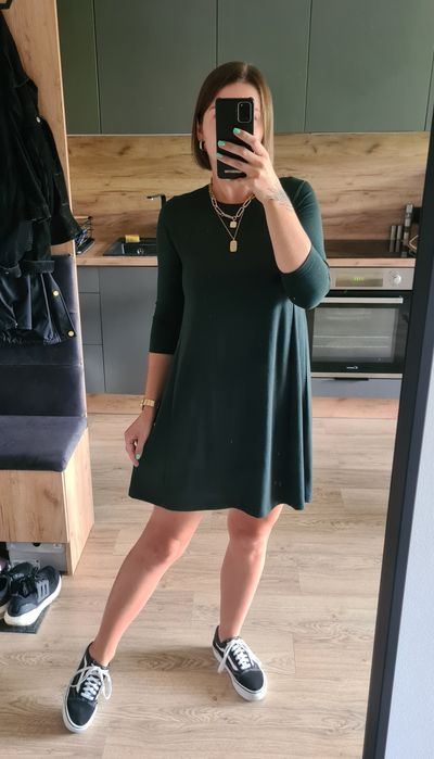 Ciemnozielona szmaragdowa krótka sukienka mini rękaw 3/4