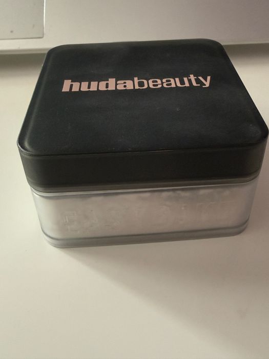 Puder huda beauty sugar cookie