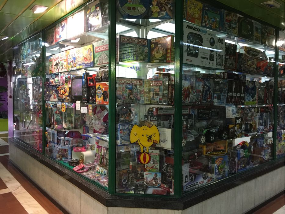 Vendo loja no CC D’ Amora, bem situada.