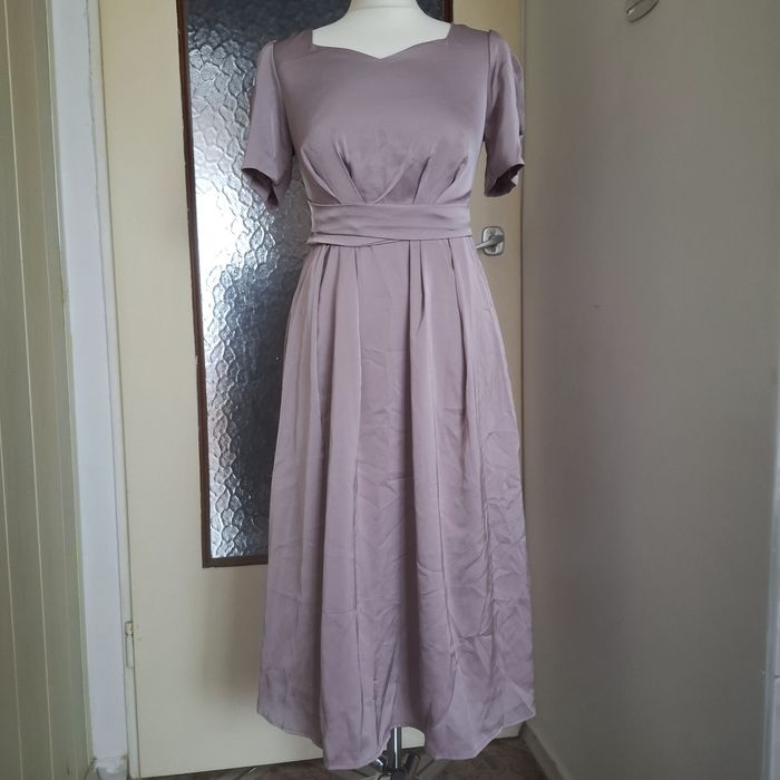 Sukienka midi marki Dazy