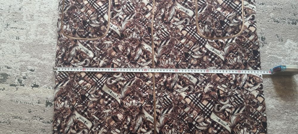 Płaszcz firmy Minouu