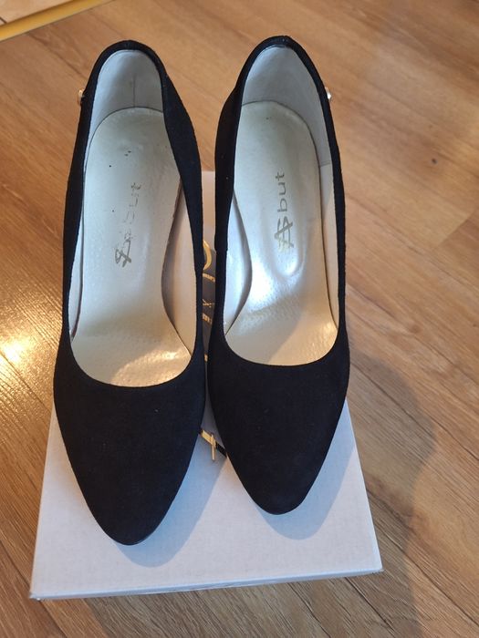 Czółenka czarne na słupku roz.38