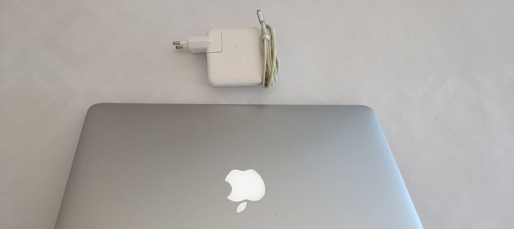 MacBook Air 13" 2017 | 8GB RAM | SSD | macOS Monterey | Excelente Estado