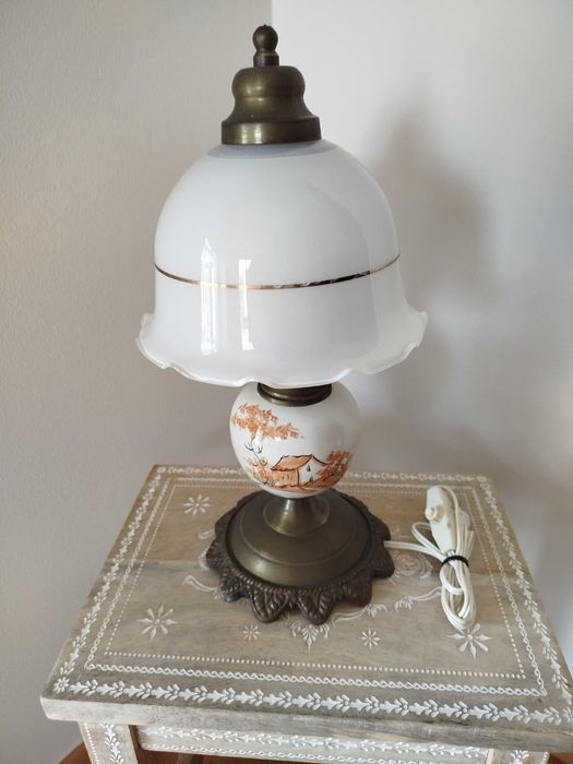 Antigo Candeeiro de Mesa, muito elegante e em óptimo estado