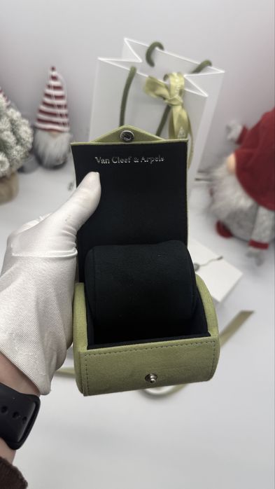 Оригінальний Коробок під годинник або браслет Van Cleef&Arpels.