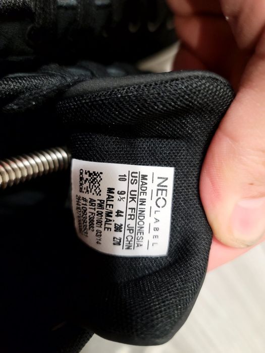 Продам фірмові кросівки Adidas neo