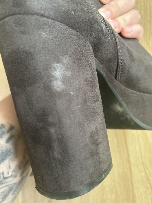 Szare buty w kwiaty na platformie