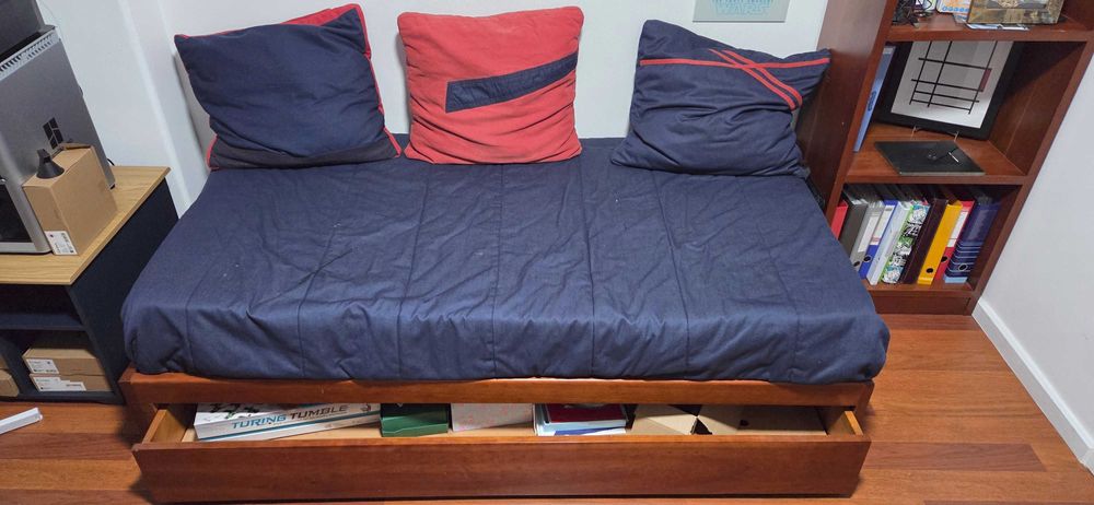 Quarto tipo Estudio em madeira (cerejeira)