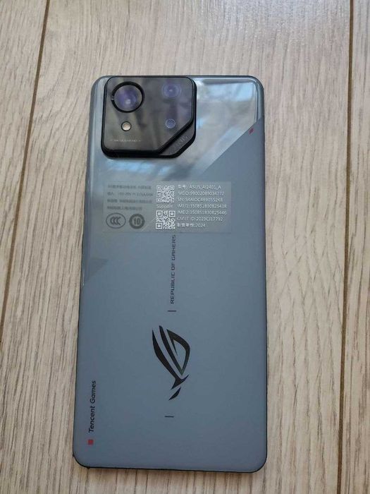Asus ROG Phone 8 на запчастини / не вмикається / під відновлення.