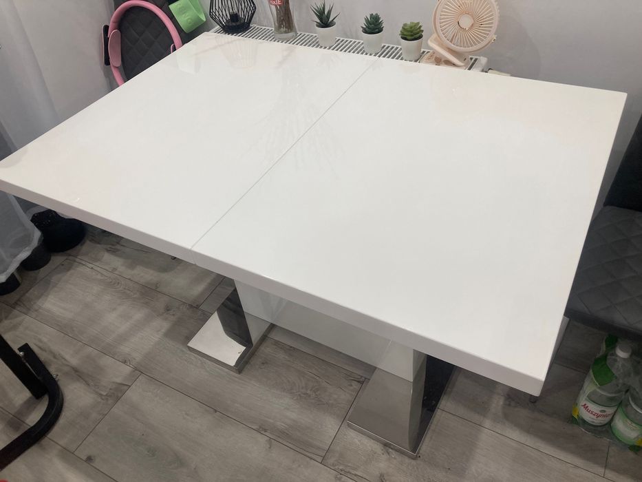 Stół rozkładany do salonu