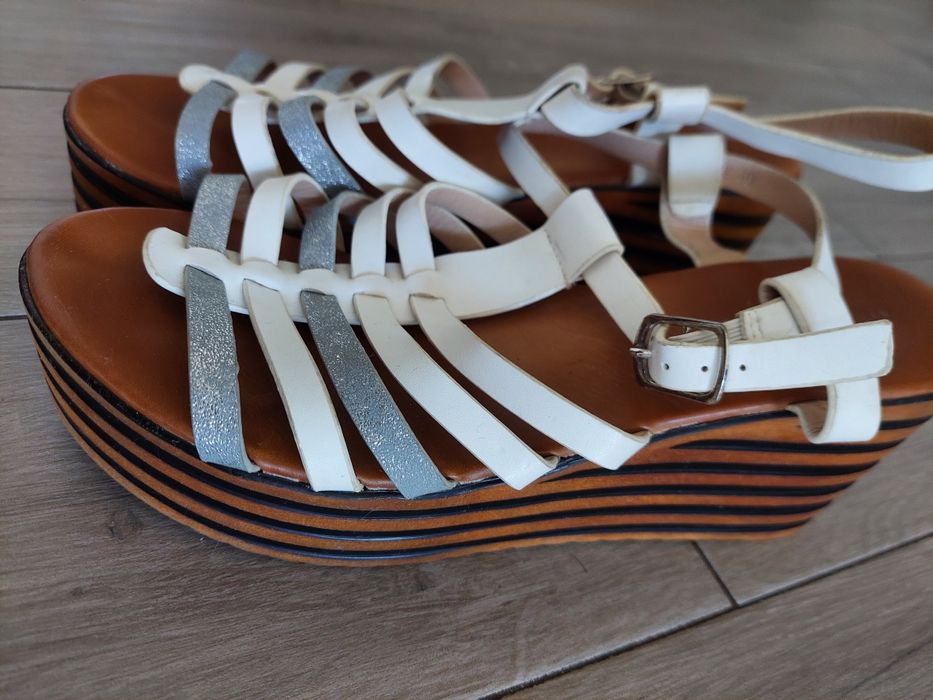 Sandálias com tiras brancas, 40