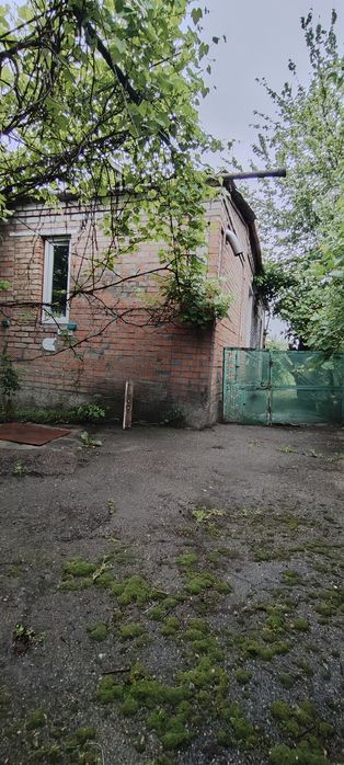 Продаж будинку  з окремим подвір'ям .