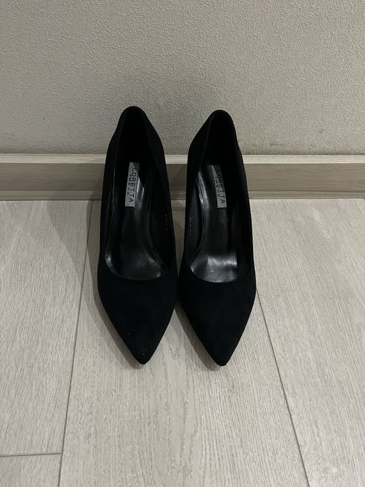 Чорні замшеві туфлі