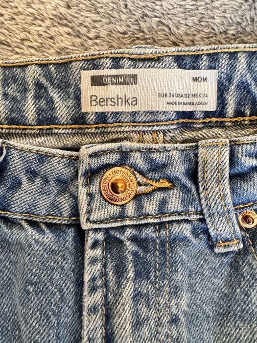 Джинси мом bershka