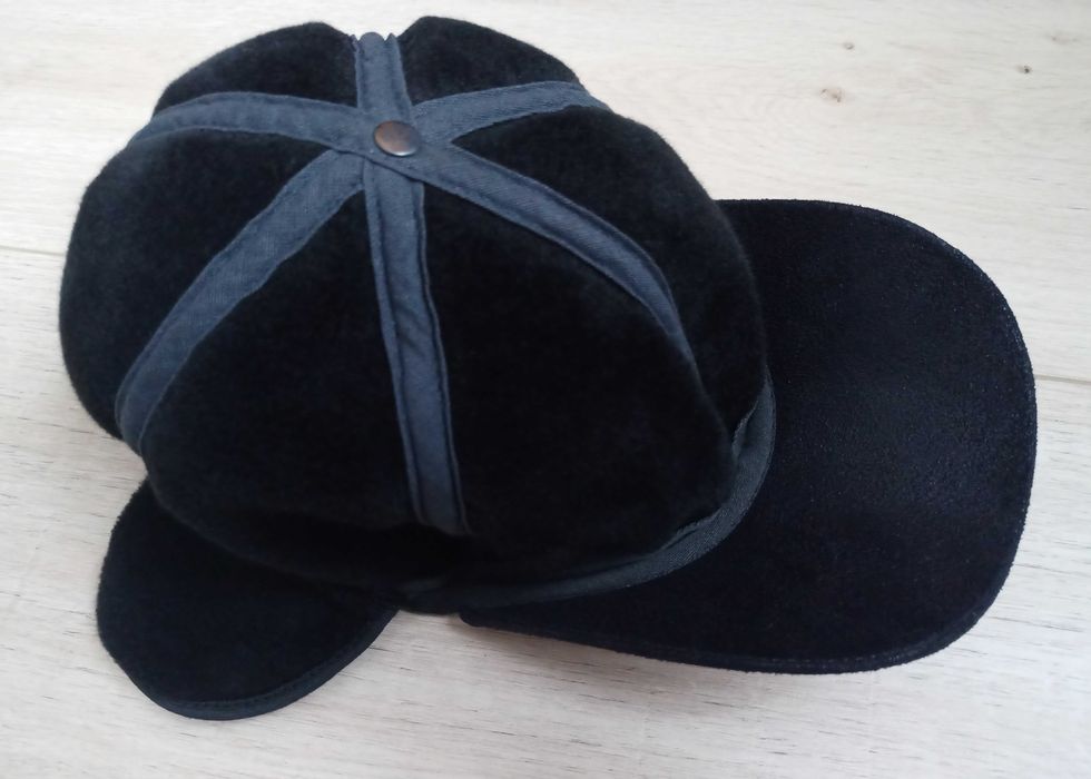 шкіра на флісі кожаная тепла з відворотом  бейсболка як нова зимова