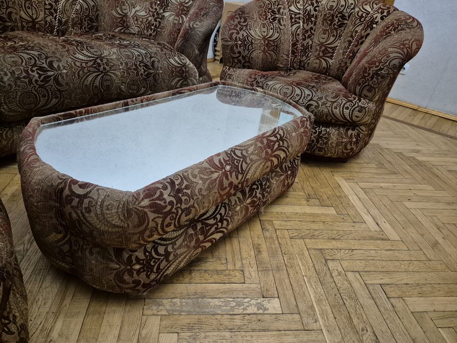 Продам диван 2 крісла і журнальний столик