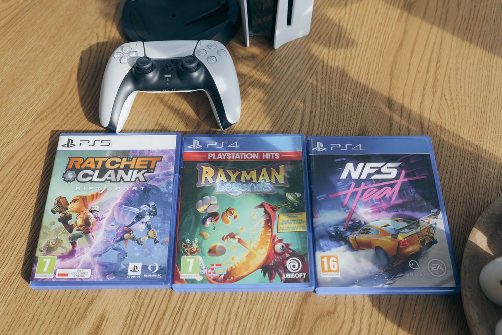 PlayStation 5 FAT - 825GB / Pad + gry + stacja ładująca. Legnica • OLX.pl