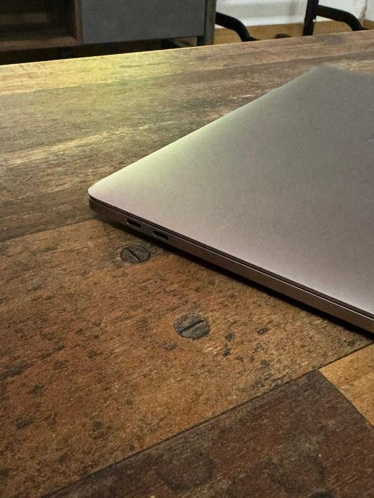 MacBook Pro 13" Touch Bar | i5 | 8GB | 256GB SSD - IMPECAVEL