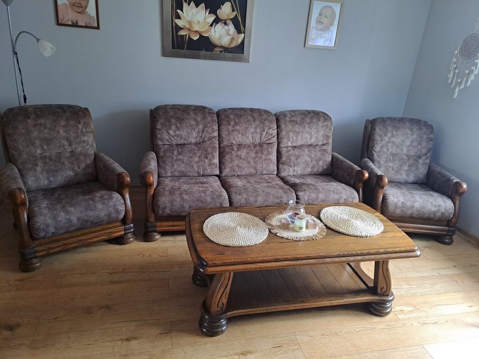 Zestaw wypoczynkowy do salonu. Sofa,fotele,stol