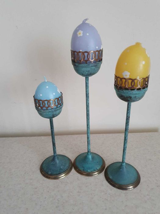 Комплект декоративних свічників (підсвічників) з пасхальними свічками