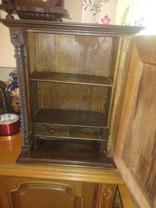 Stara przedwojenna szafka -apteczka domowa