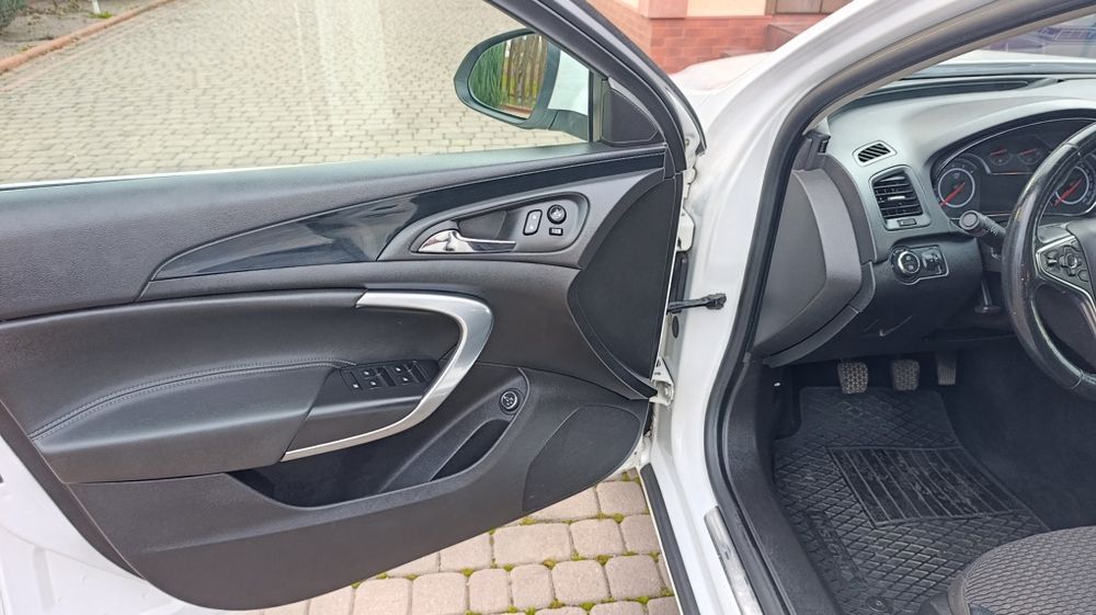 Opel Insignia 2.0 CDTI Sports Tourer, 163 к.с., 120 kW.