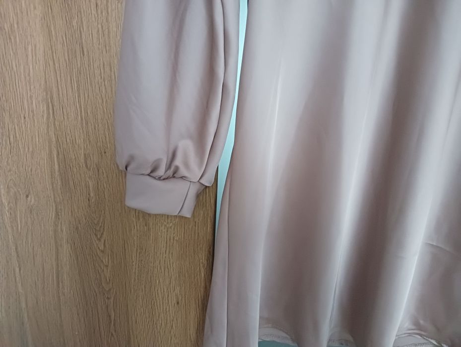 Jedwabna sukienka Pakuten