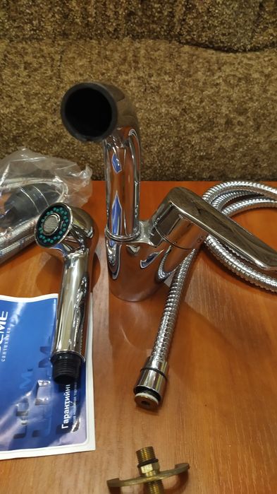 Смеситель для ванны.