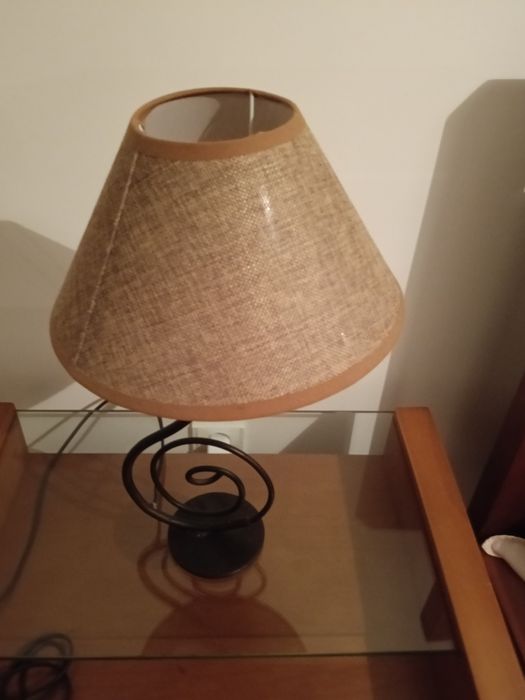 Conjunto de candeeiros mais um teto