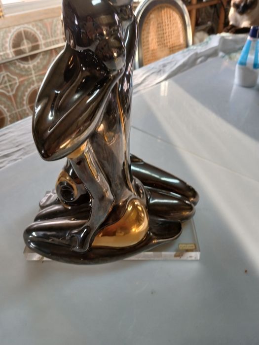 Estátua da marca GALOS