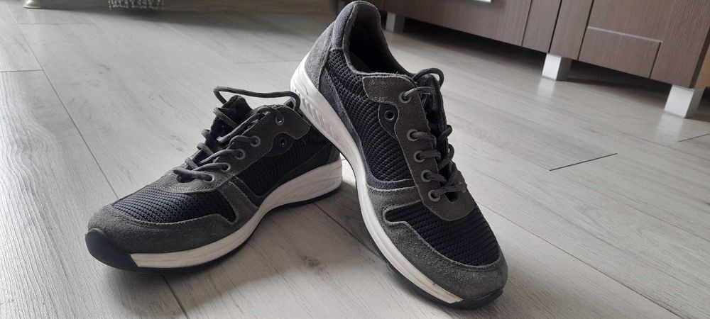 Wojskowe buty sportowe, jagodzianki