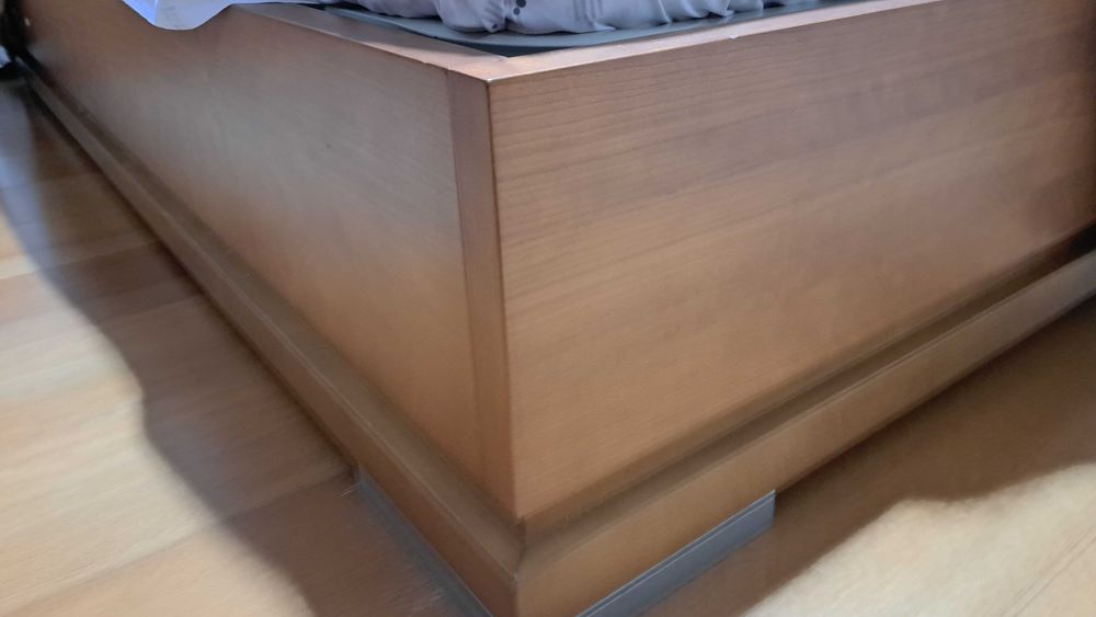 Cama 160x200 em Cerejeira com Arrumação Elevatória