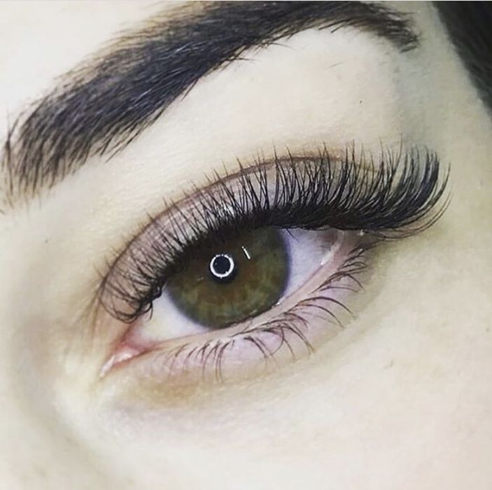 Центр,7 хв від метро. 500 грн.Нарощування вій будь-який обєм.