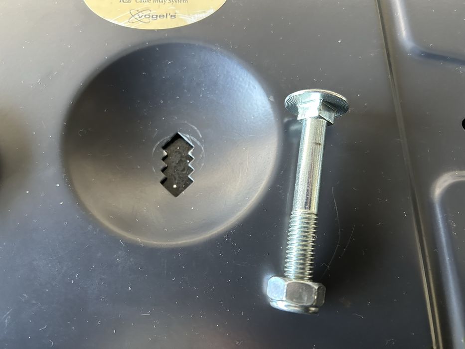 Suporte para TVs CRT (antigas) mas pequenas.