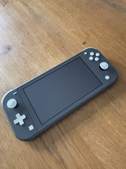 Nintendo Switch Lite c/ case e jogo MarioKart Deluxe 8