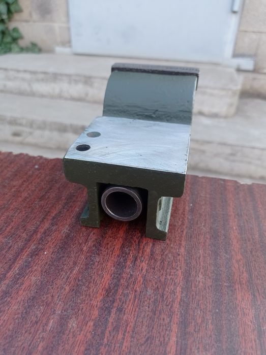 Тиски слюсарні 80мм нові