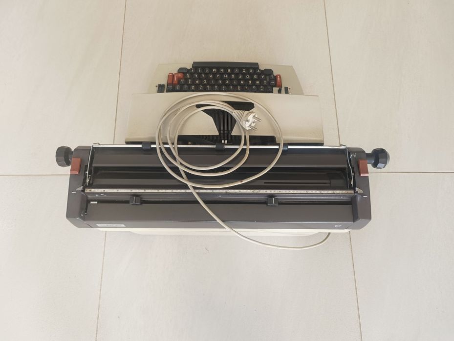 Elektryczna maszyna do pisania ŁUCZNIK 1 made in poland