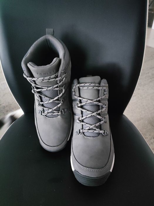 Buty rozmiar 39 .