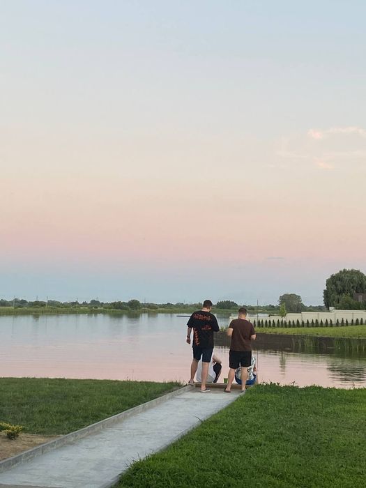 Нова локація подобово біля води (Осокорки, межі Києва). Є SUP-дошки, човен.